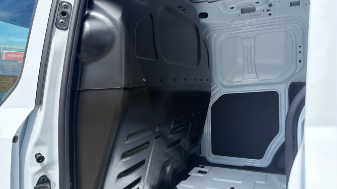 Ford Transit Courier Diesel 1.5 EcoBlue Trend Van - Image 18